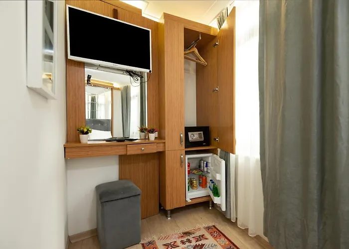 מלון Seven Oldcity 4*