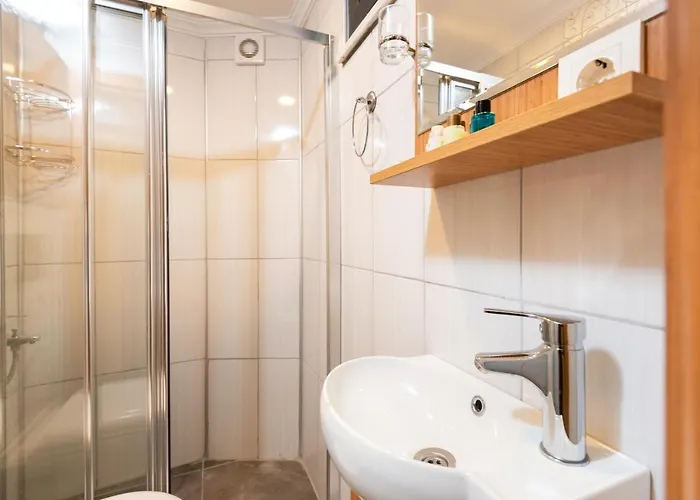 מלון Seven Oldcity 4*