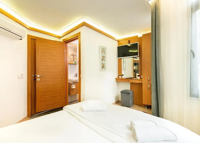 מלון Seven Oldcity 4*