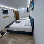 Hotel Seven Oldcity 4*